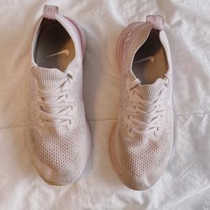 Nike epic react flyknit- pearl pink
